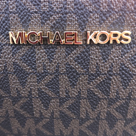 MICHAEL KORS Jet Set Item MK Signature Logo Large Crossbody in Brown and Gold - Picture 5 of 10